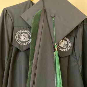 SCAD Bachelor’s Complete Graduation Set | Cap, Gown, Hood | Excellent Condition